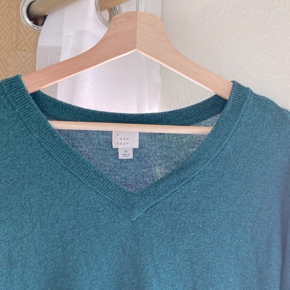 Women's a.new day V neck Modal Sweater in a Dark Green, size Medium - Picture 6 of 11